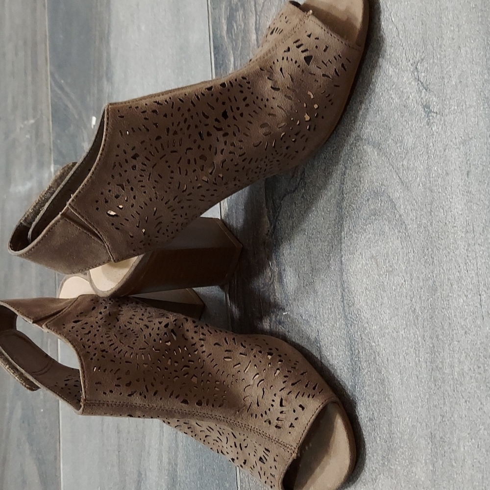 Big Buddha Faux Suede Laser-Cut Peep Toe Open Back Back Heel Sandle, Sz 7.5